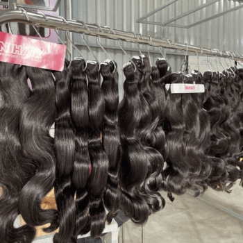 Natural Black Color Body Wavy Raw Weft Hair Available to Ship