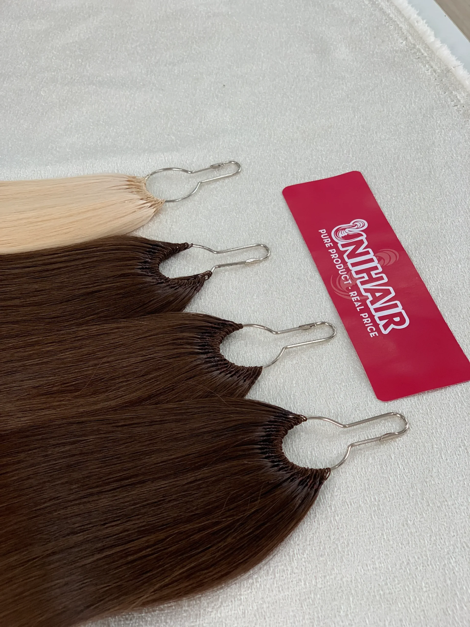 9D Feather multi-strand hair extension detail for cold-fusion application 9D Feather multi-strand hair extension detail for cold-fusion application