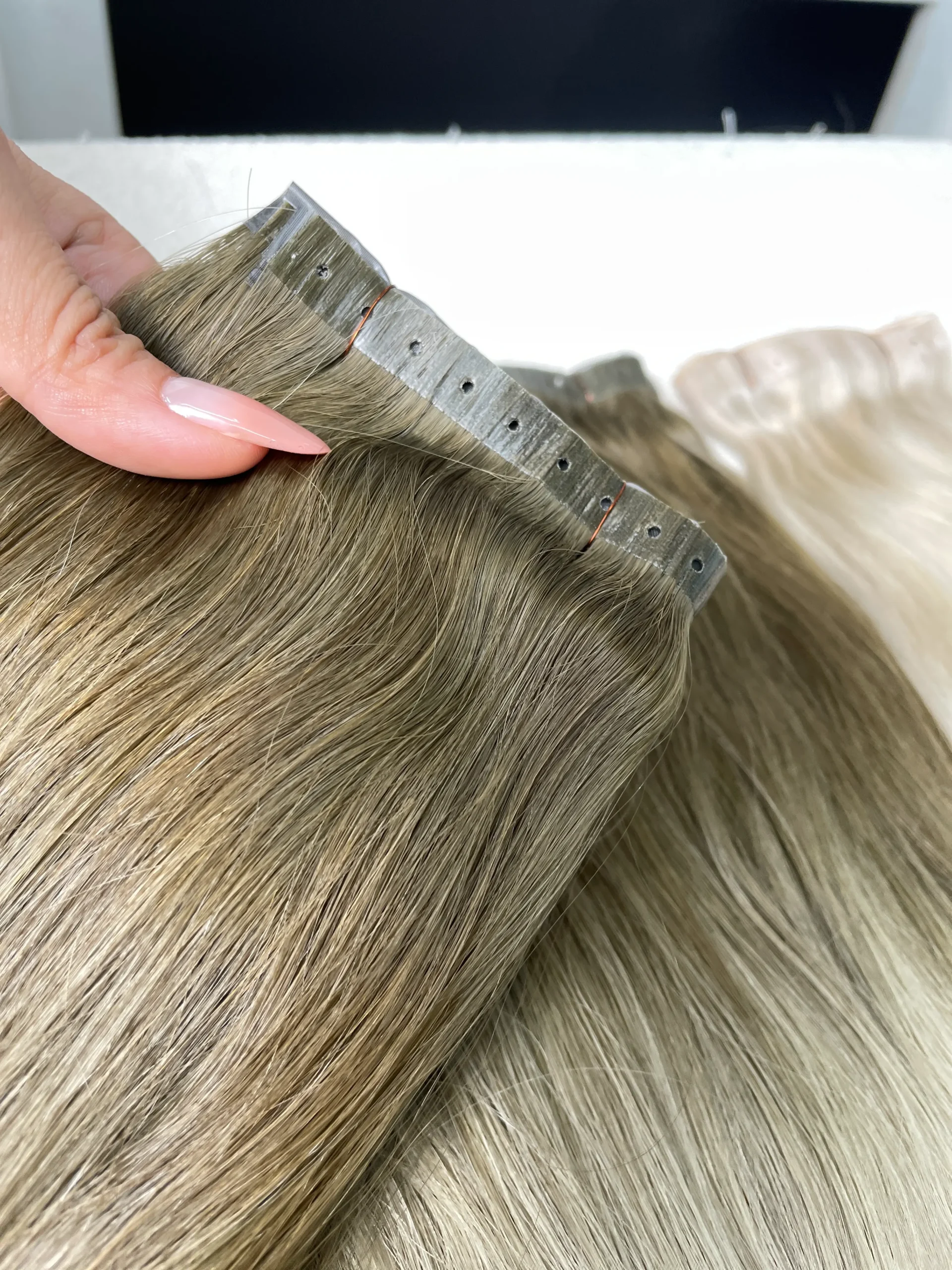 D’Amelio Weft lightweight flexible row construction detail D’Amelio Weft lightweight flexible row construction detail